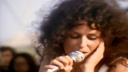 Jefferson-Airplane-White-Rabbit-Grace-Slick-Woodstock-aug-17-1969